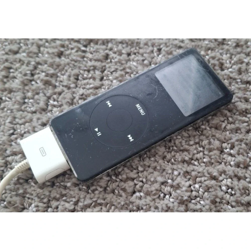 Apple iPod Classic 2nd Generation 2 GB with 458 Loaded Songs and Charging Cord